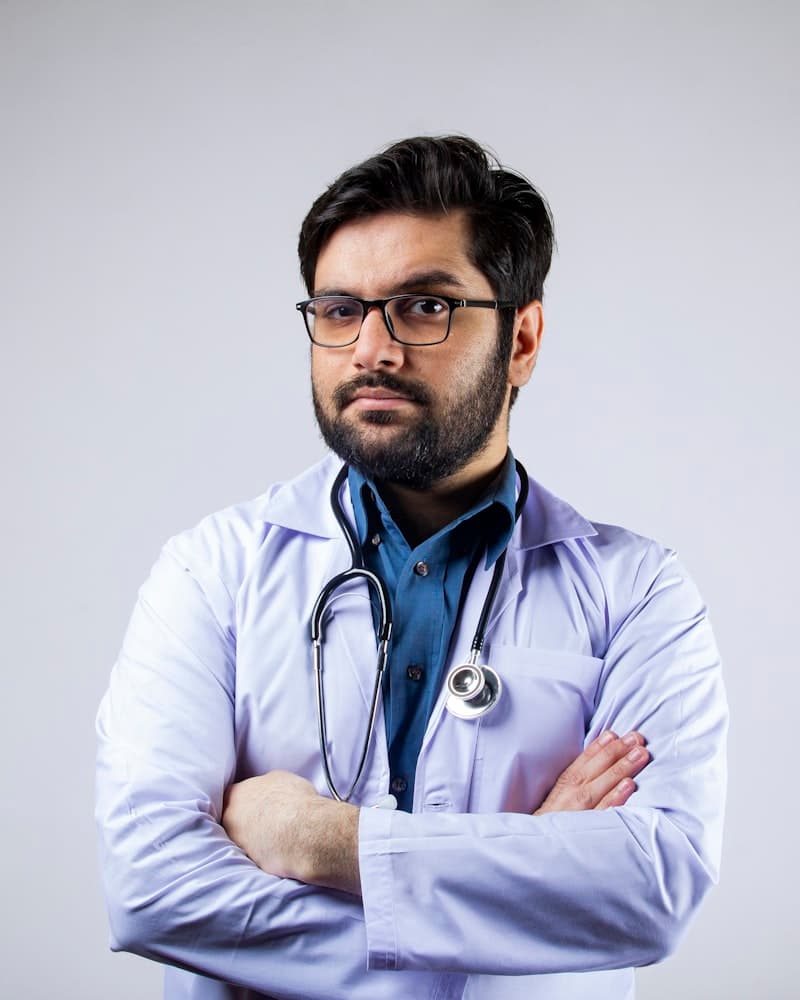 استشاري طب وتجميل الأسنان